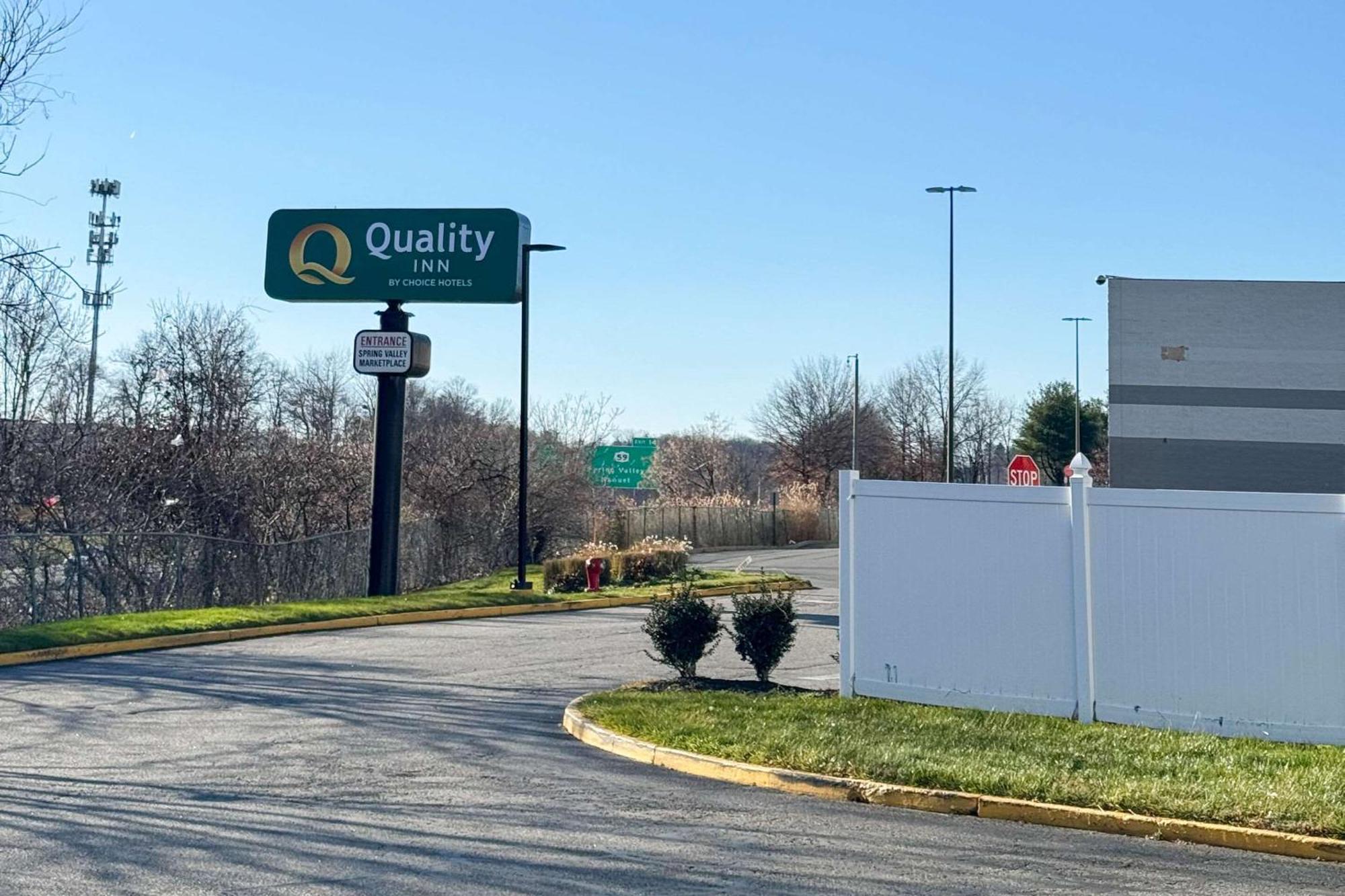 Quality Inn Spring Valley - Nanuet Kültér fotó